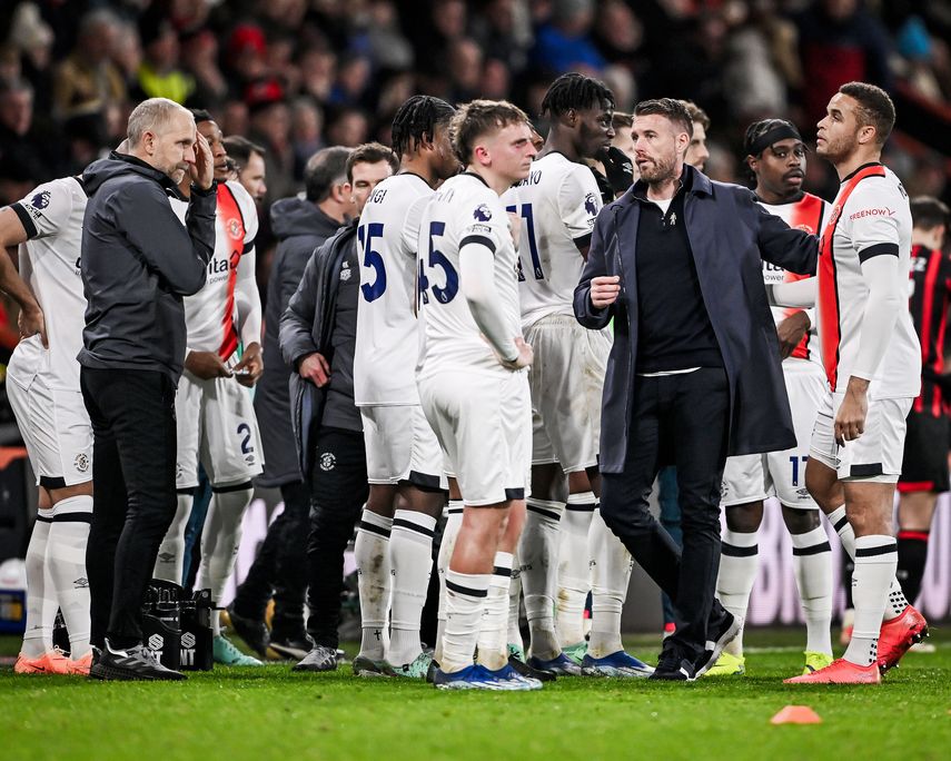 Tom Lockyer se desmaya en pleno partido de Premier League