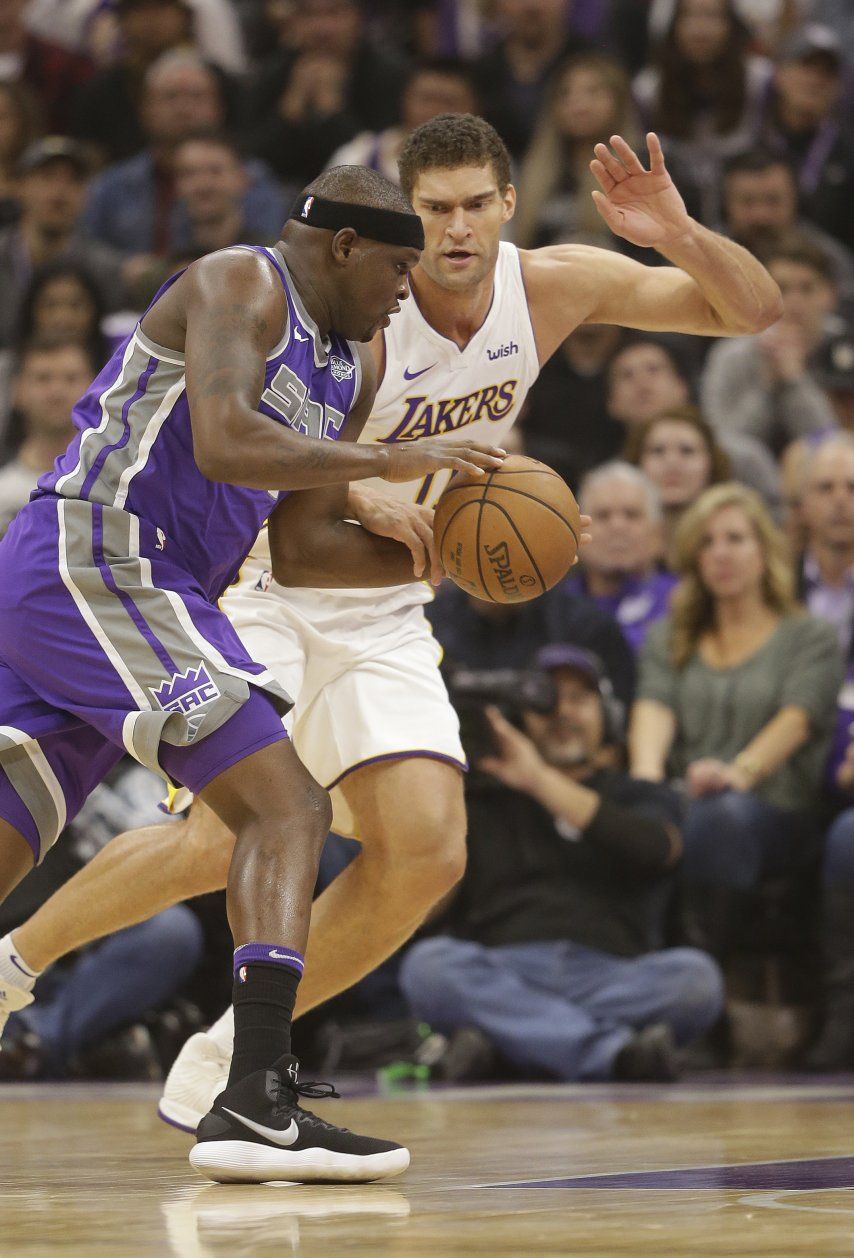 Kings siguen su racha en casa, ganan a Lakers por 113-102