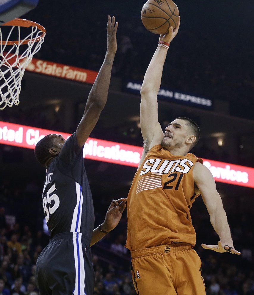 Warriors ganan a Suns, amplían récord sin derrotas seguidas
