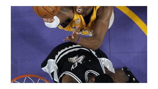 Spurs esperan vencer a Lakers en casa y reducir déficit