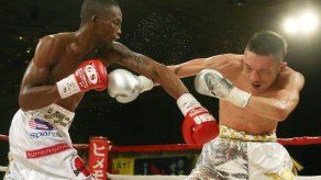 El sudafricano Zolani Tete logra título FIB de peso supermosca