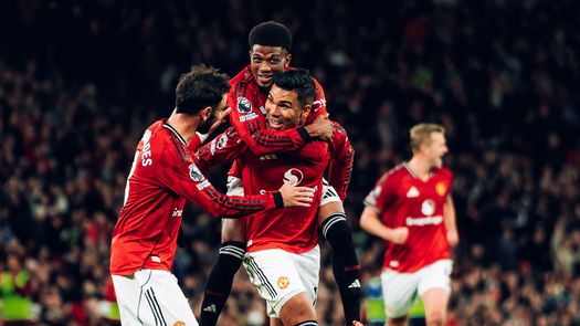 Manchester United logra su tercera victoria consecutiva en Premier League Manchester United logra su tercera victoria consecutiva en Premier League