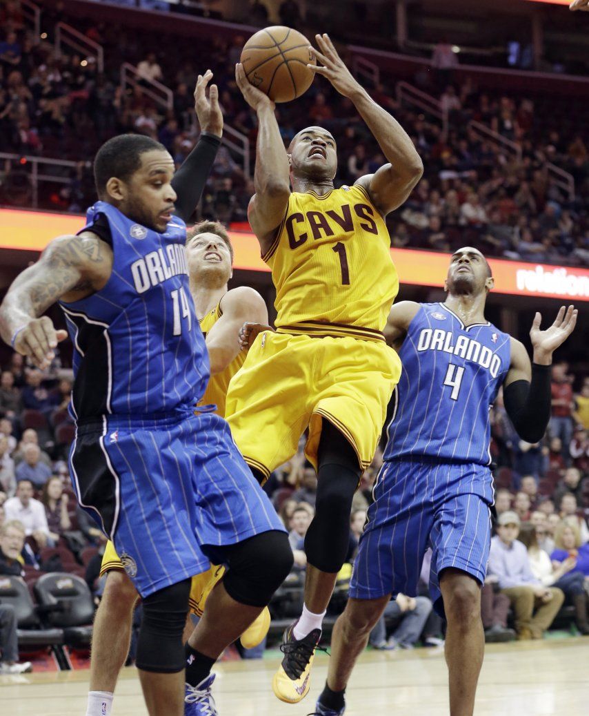 Varejao decide victoria de Cavaliers sobre Magic