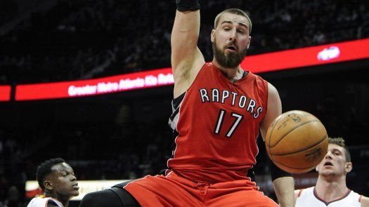 Raptors vencen a Hawks en duelo de líderes del Este