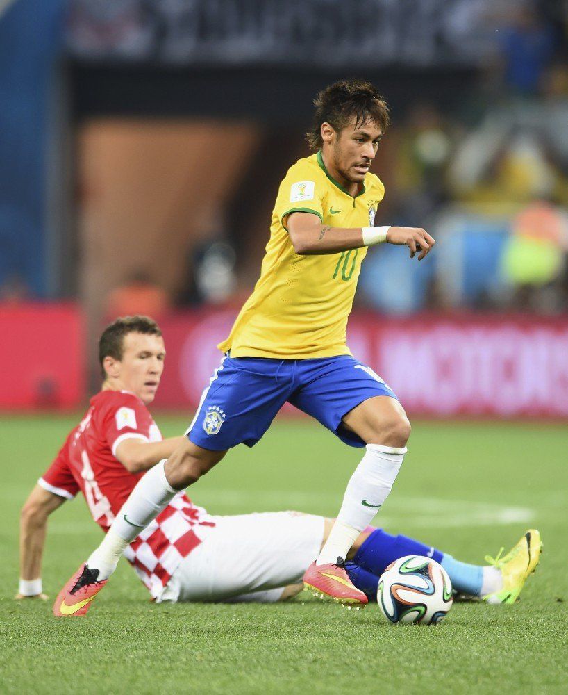 Brasil debuta con triunfo