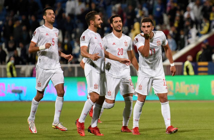 Qatar 2022: España gana 2-0 en Kosovo y sigue líder.