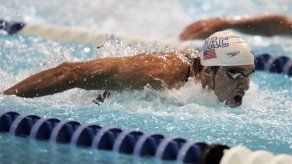 Phelps rompe récord mundial de 100 metros mariposa