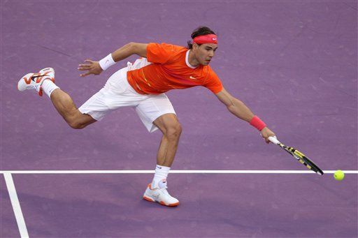 Doha: Federer pierde ante Davydenko y se frustra final con Nadal