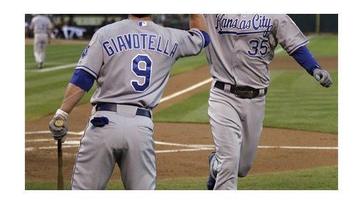 MLB: Reales 7, Atléticos 4; Hosmer y Francoeur jonronean