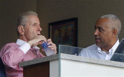 Minaya ofrece disculpas a reportero