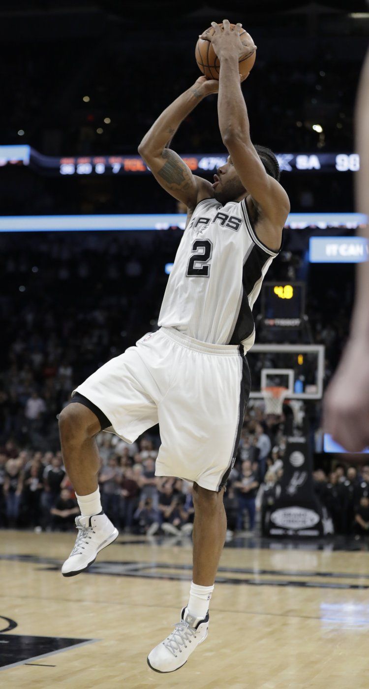 Canasta de Leonard da triunfo a Spurs por 100-99 ante Pacers