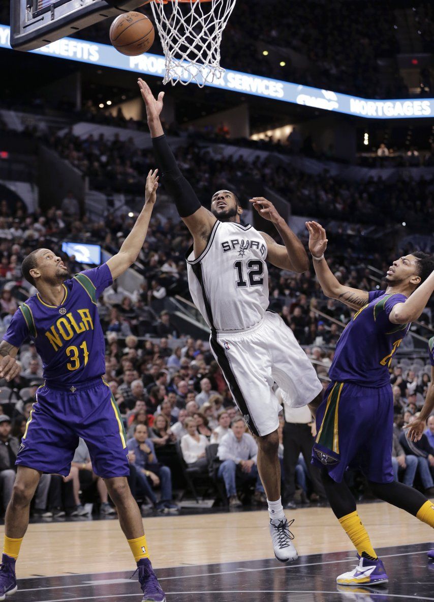 Con 36 puntos de Aldridge, Spurs vencen 110-97 a Pelicans