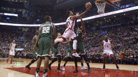 Con 27 puntos de DeRozan, Raptors derrotan 90-83 a Bucks