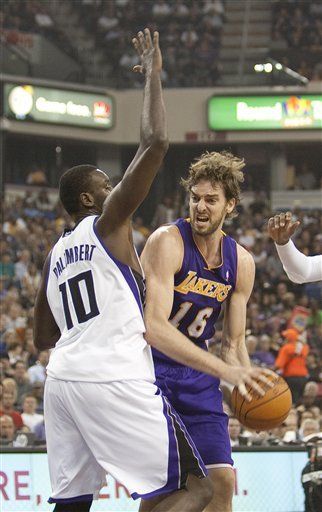 NBA: Lakers 112, Kings 100; Triple-doble de Kobe da victoria