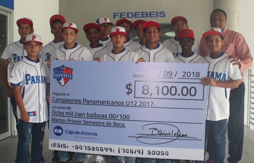 Peloteritos reciben su beca de Campeones Panamericanos