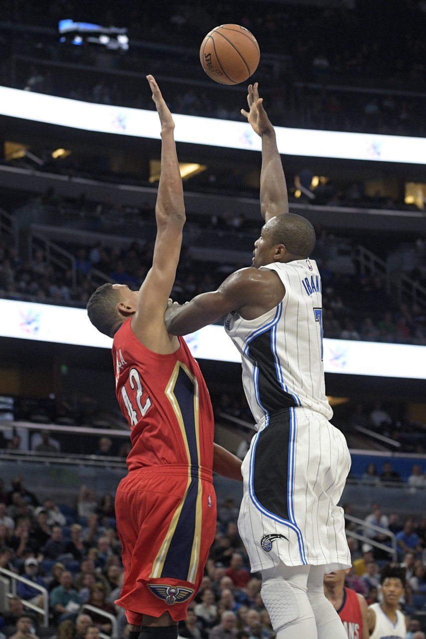 Ibaka y Vucevic ayudan al Magic a vencer a los Pelicans