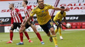 Arsenal y Chelsea avanzan a semis de FA Cup