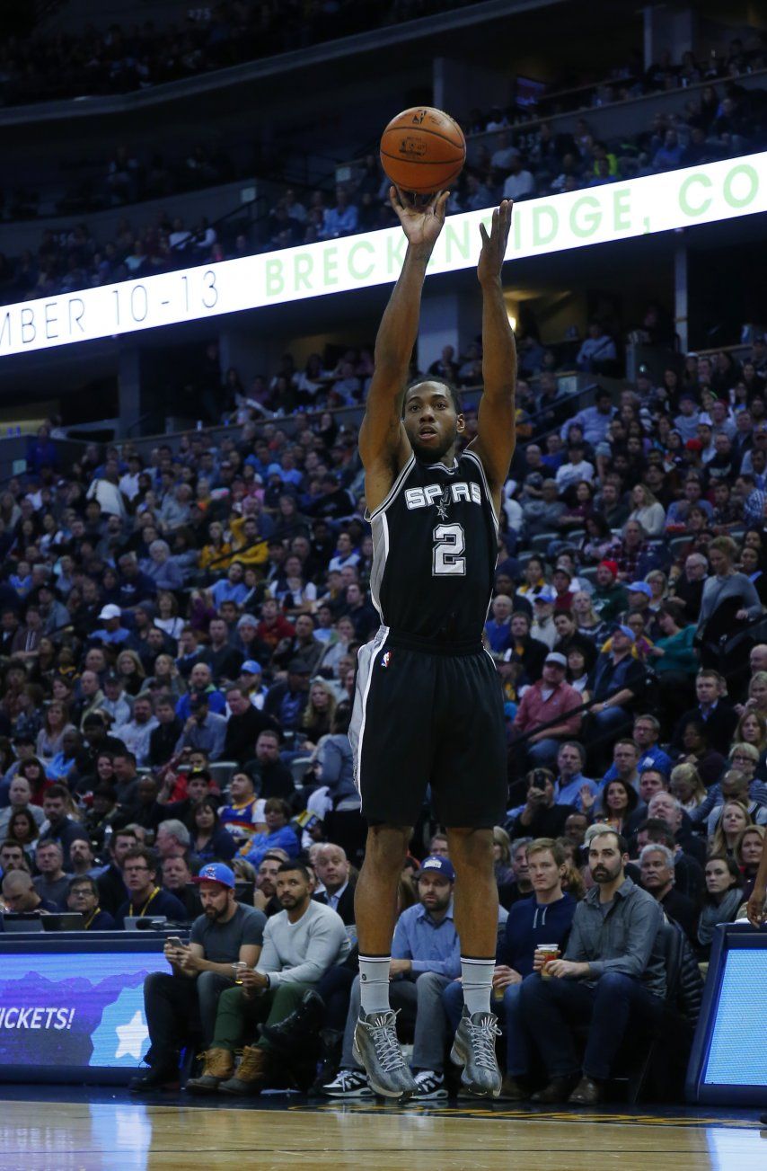 Leonard anota 25 puntos, Spurs ganan a Nuggets 91-80