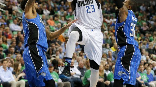 Matthews anota 21 puntos; Mavs doblegan a Magic
