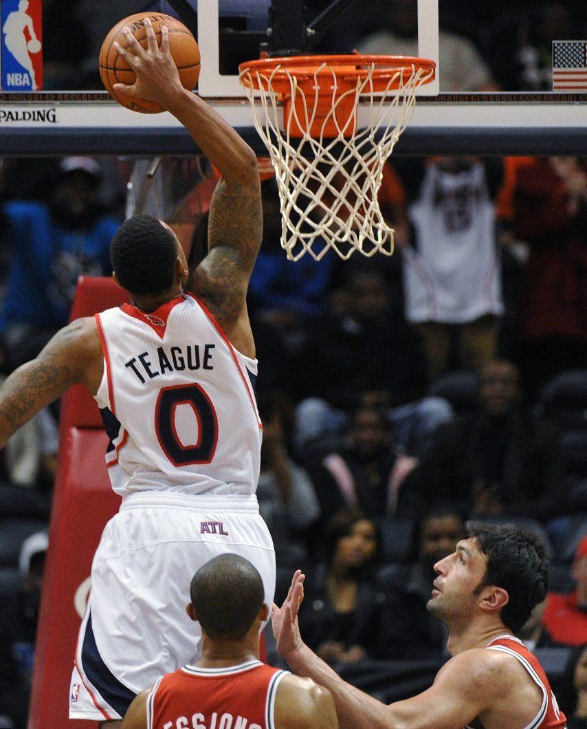 Korver luce al cierre y Hawks vencen a Bucks