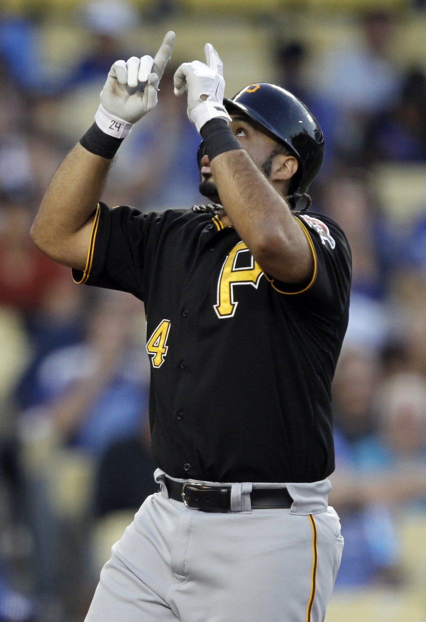 Piratas anotan 3 en la 7ma y vencen a Dodgers