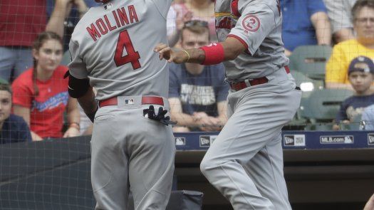 Boricua Molina da triunfo a Cardenales con par de jonrones