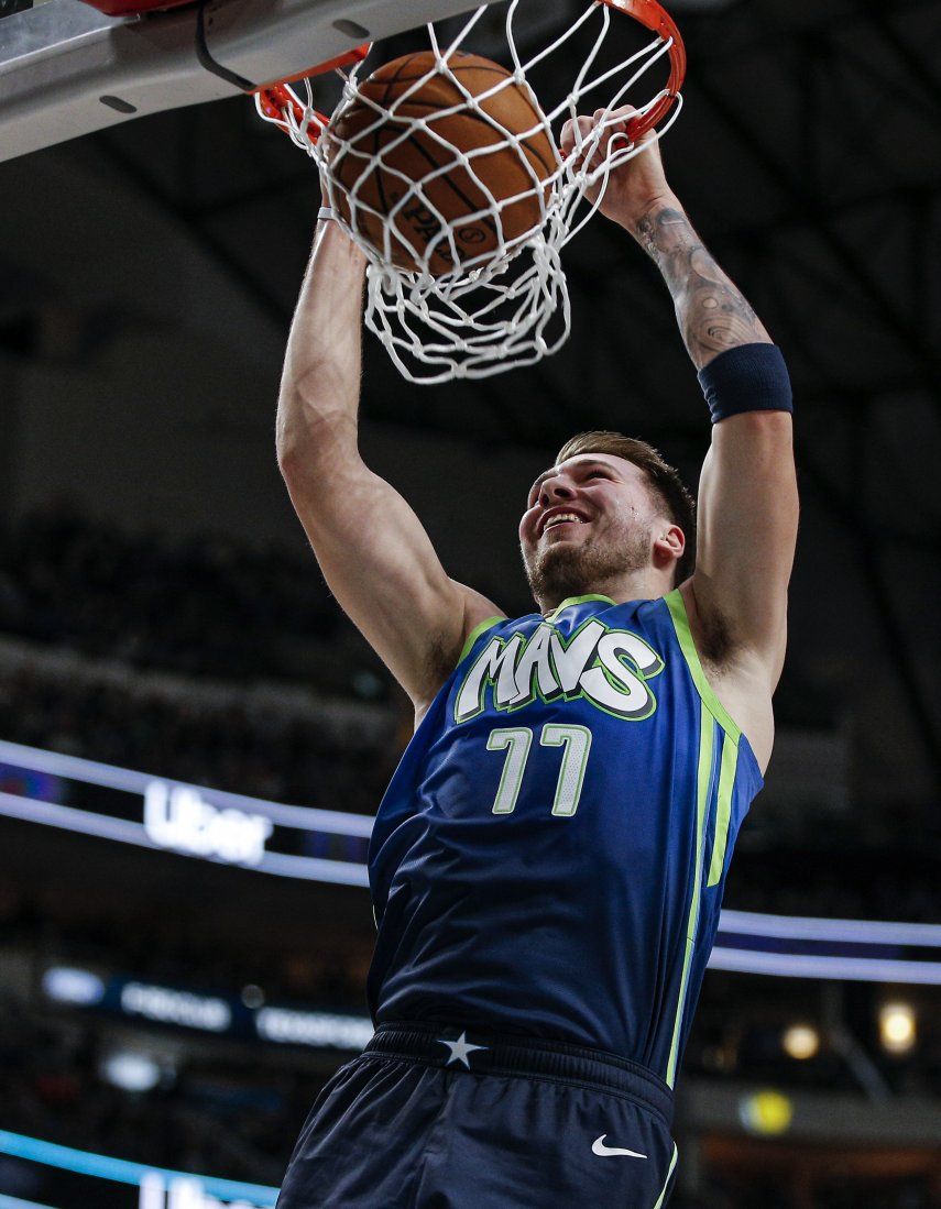 Doncic anota 24 puntos en su regreso; Mavs superan a Spurs