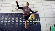 Kylian Mbappé se entrena en solitario de cara al Clásico Kylian Mbappé se entrena en solitario de cara al Clásico