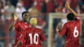 Luis Tejada celebrando el gol de chilena que le anotó a México en el Rommel el 30 de marzo del 2005