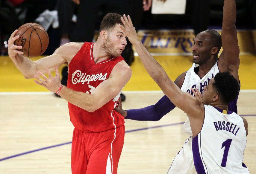Clippers ganan a Lakers en último juego de Navidad de Bryant