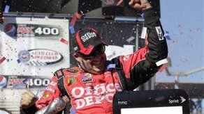 Johnson amplí­a liderato en Chase con tercer lugar en Fontana