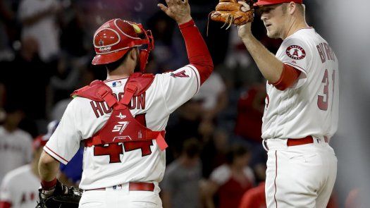 Bullpen de Angelinos se exhibe en triunfo sobre Rangers