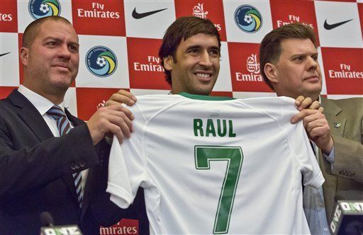 Raúl anuncia su retiro del fútbol