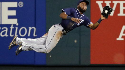 Padres vencen a Cardenales y ganan su quinta serie al hilo