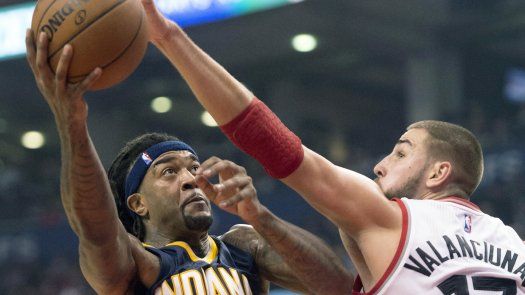 DeRozan aporta 25 puntos y Lowry 23 por Raptors ante Pacers