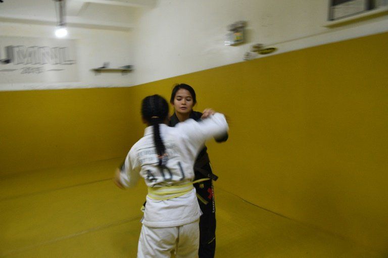 Una campeona filipina de jiu-jitsu combate contra la pederastia