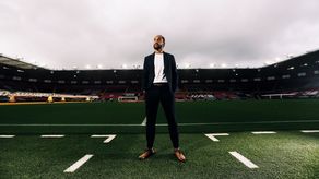 Theo Walcott anunció su retiro del fútbol profesional
