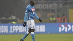 Afición y jugadores de Napoli muestran apoyo a Koulibaly