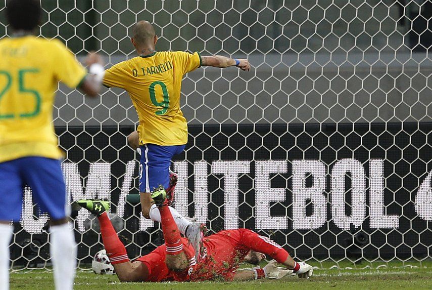 Brasil derrota 2-0 a México en amistoso