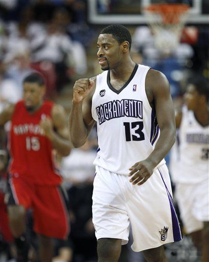 NBA: Kings 113, Raptors 90; con primer triple doble de Evans