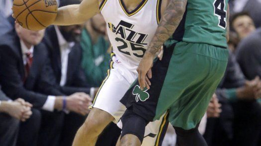 Favors brilla en la victoria del Jazz sobre los Celtics