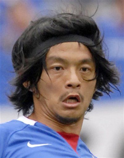 Futbolista japonés sigue grave tras infarto