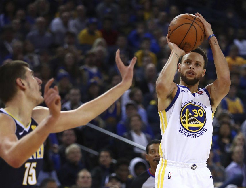 Curry es baja por Warriors tras lastimarse tobillo