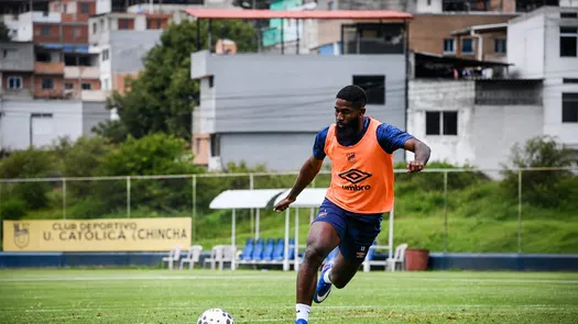 Universidad Católica hace oficial la salida de Everardo Rose.
