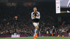 Aston Villa le pegó al Manchester United con doblete de Morgan Rogers