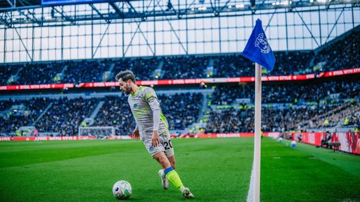 Manchester City empata y el Arsenal toma ventaja en la carrera por el título