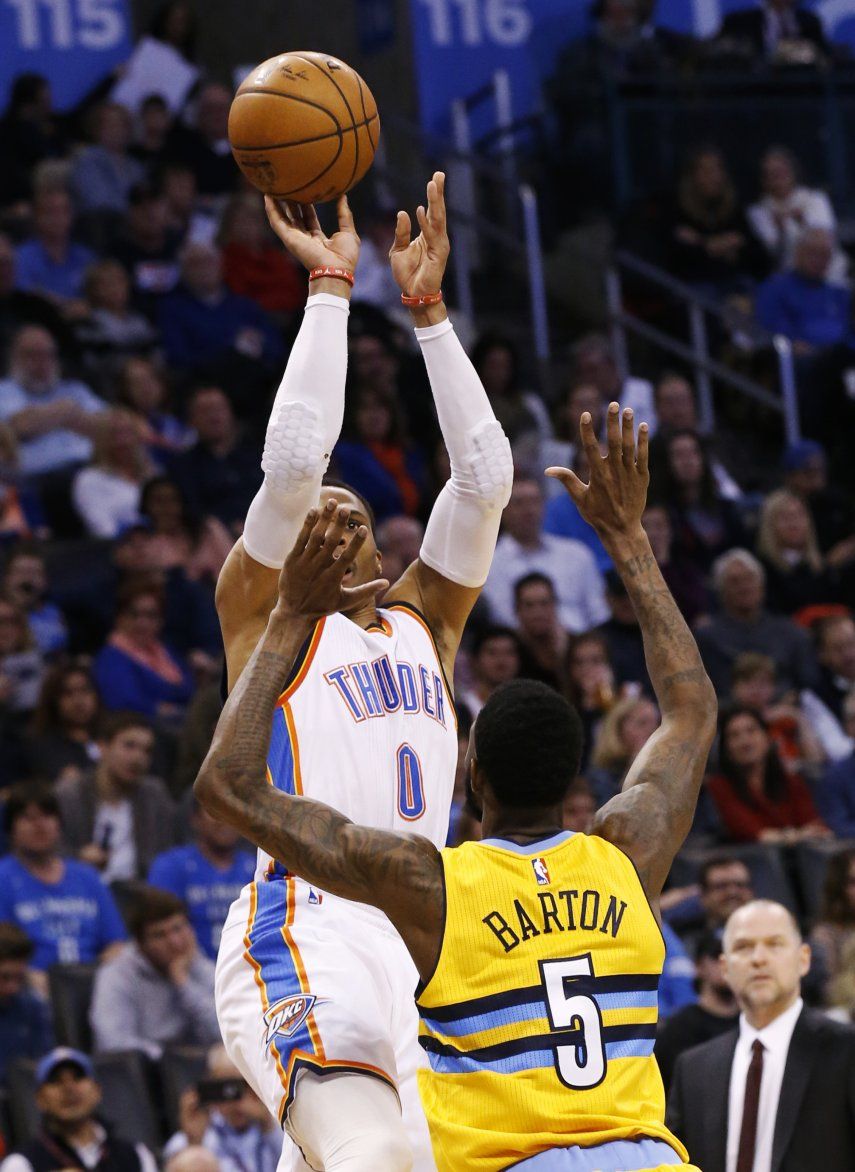 Westbrook logra 17mo triple doble en la campaña