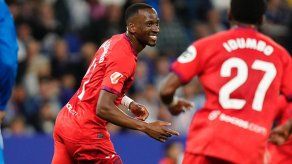 Sevilla se repone de derrota ante Barcelona con doblete de Lukebakio