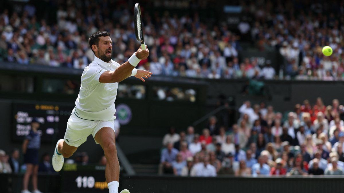 Novak Djokovic avanza a cuartos en Wimbledon