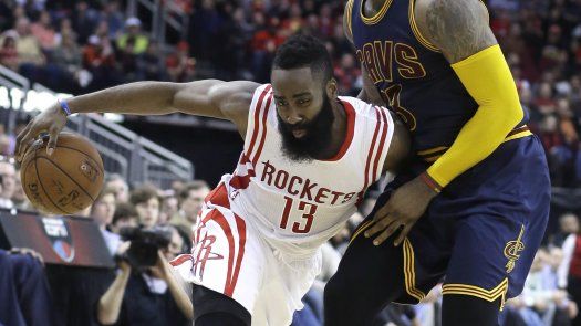 Harden, suspendido 1 partido por patear a LeBron